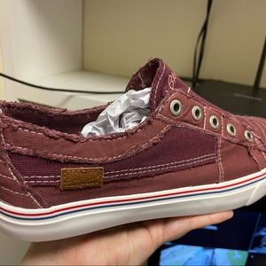 Brand new, never worn burgundy-ish shoes.